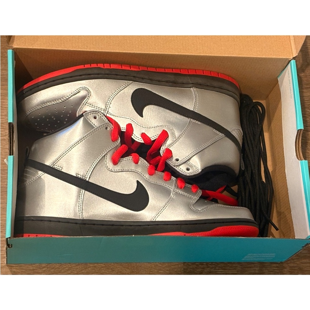 NEW In Box Men's Rare Nike SB Dunk High Metallic Silver